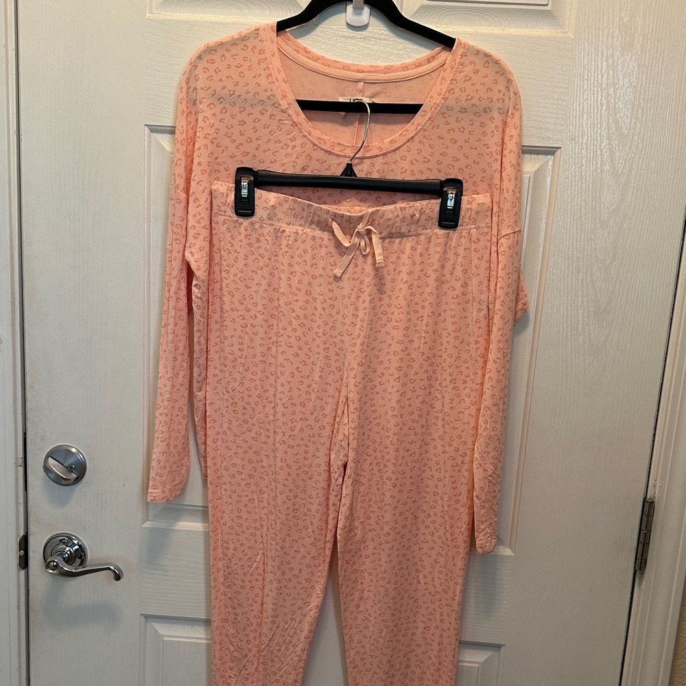 UGG Peach Pink Super Soft & Cozy Long Sleeve Modal Pajama Set Size Small